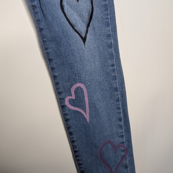 Forever 21 Hi Rise Light Wash Blue Skinny Jeans w/ Pink & Purple Hearts Size 28 - Picture 11 of 14